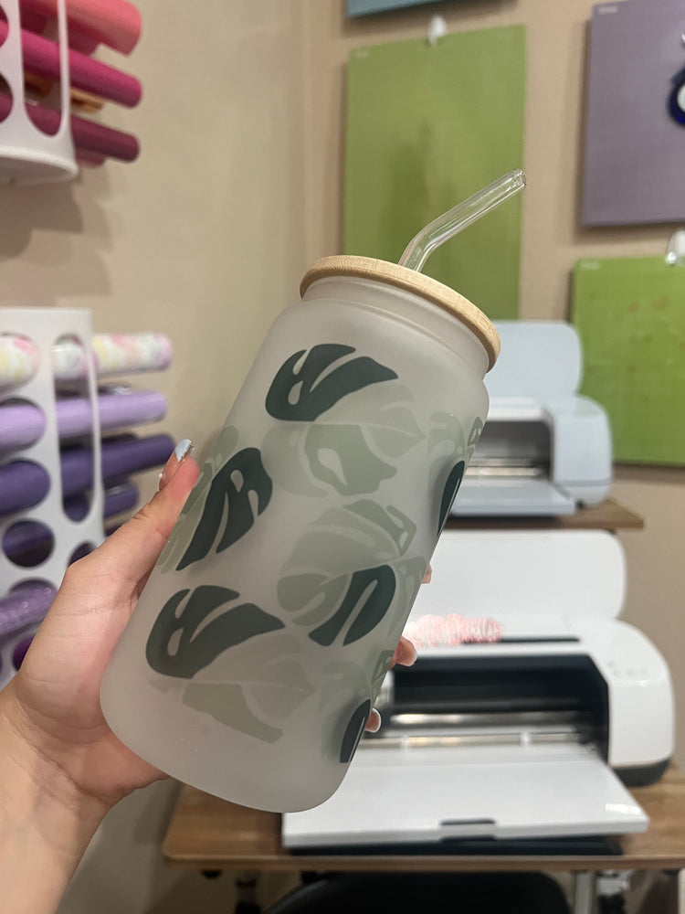 Green leaf outline 16 oz frosted Cup